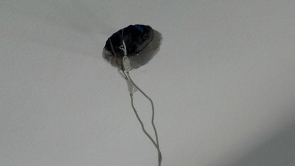 Mladý pár objevil při rekonstrukci bytu tuto hroudu: Z toho, co z ní vylezlo, mají špatné sny ještě dodnes! - FOTO #1 Mladý pár objevil při rekonstrukci bytu tuto hroudu: Z toho, co z ní vylezlo, mají špatné sny ještě dodnes! - FOTO #1